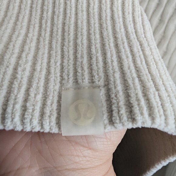 Lululemon Cable-Knit Relaxed-Fit sweater - Picture 10 of 12